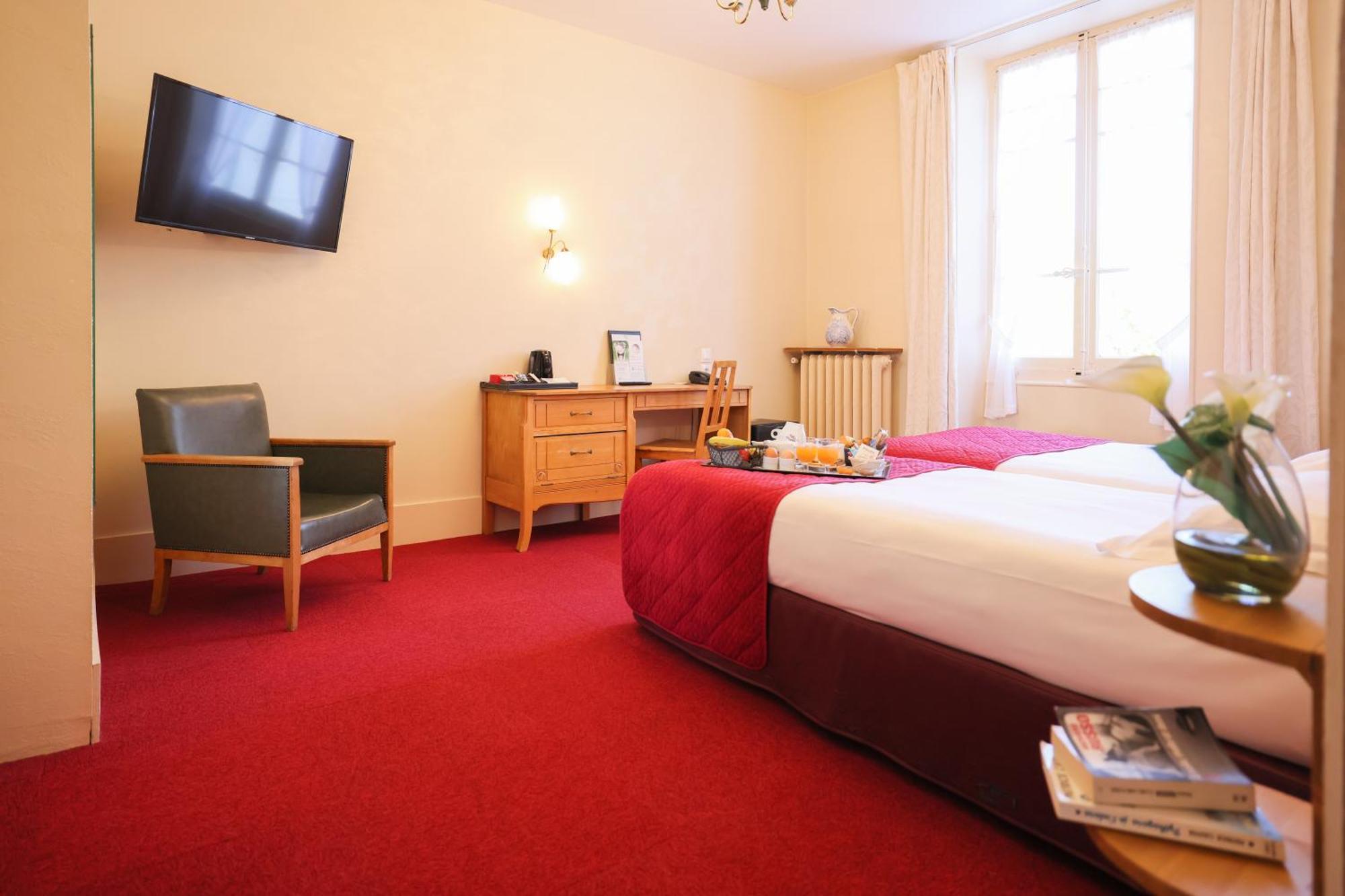 Western Grand De Paris & Hotel